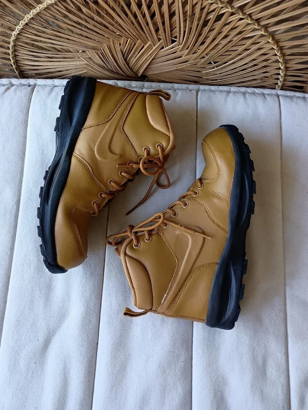 Nike Manoa Leather Outdoor Boots Kids Sizes Wheat/Black_5